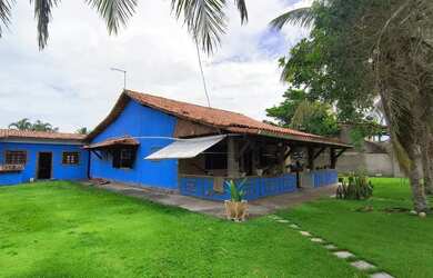 Imagem: A casa possui 4 Dormitórios, 4 Banheiros, 2 Vagas na garagem