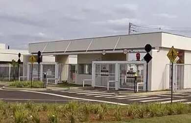 Imagem: A casa em condomínio possui 3 Dormitórios, 2 Banheiros, 1