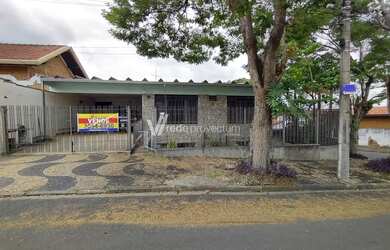 Imagem: A casa possui 5 Dormitórios, 5 Banheiros, 4 Vagas na garagem