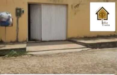 Imagem: A casa possui 3 Dormitórios, 1 Banheiro, 2 Vagas na garagem