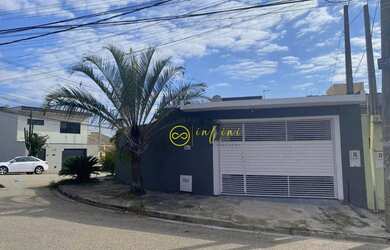 Imagem: A casa possui 2 Dormitórios, 1 Banheiro, 3 Vagas na garagem