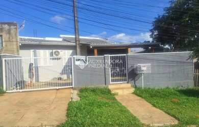 Imagem: A casa possui 3 Dormitórios, 1 Banheiro, 1 Vaga na garagem