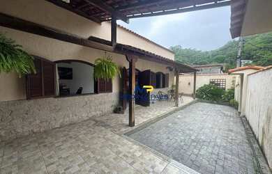 Imagem: A casa em condomínio possui 3 Dormitórios, 2 Banheiros, 1