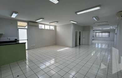 Imagem: O depósito possui 160m² de Área e está localizado em Vila