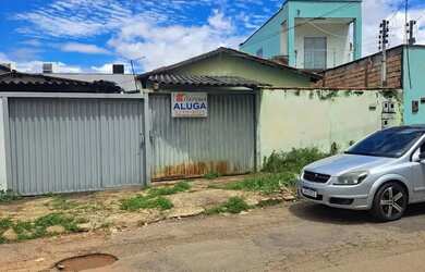Imagem: A casa possui 2 Dormitórios, 1 Banheiro, 1 Vaga na garagem
