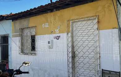 Imagem: A casa possui 2 Dormitórios, 1 Banheiro e está localizado
