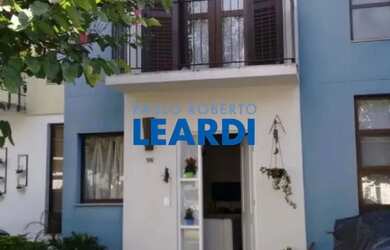 Imagem: A casa em condomínio possui 3 Dormitórios, 3 Banheiros e 100m²