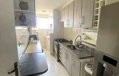 Imagem: O apartamento possui 2 Dormitórios, 1 Banheiro, 1 Vaga na garagem