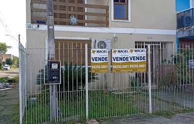 Imagem: A casa possui 4 Dormitórios, 3 Banheiros, 2 Vagas na garagem