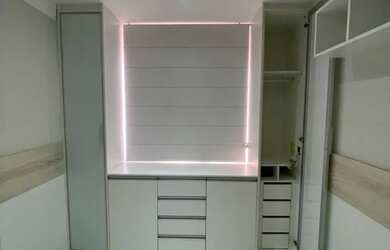 Imagem: O apartamento possui 2 Dormitórios, 1 Banheiro, 2 Vagas na