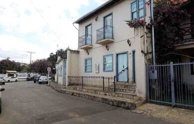 Imagem: A casa possui 2 Dormitórios, 2 Banheiros, 90m² de Área e