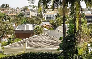 Imagem: A casa possui 3 Dormitórios, 4 Banheiros, 4 Vagas na garagem