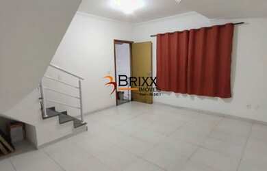 Imagem: A casa possui 3 Dormitórios, 3 Banheiros, 2 Vagas na garagem