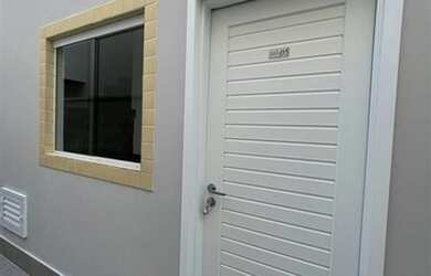 Imagem: A casa possui 2 Dormitórios, 1 Banheiro, 1 Vaga na garagem