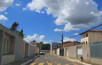 Imagem: A casa em condomínio possui 3 Dormitórios, 2 Banheiros, 2