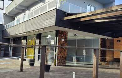 Imagem: O depósito possui 4 Vagas na garagem, 169m² de Área e está