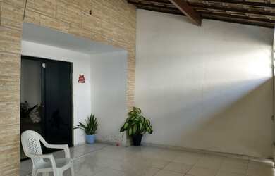 Imagem: A casa possui 2 Dormitórios, 2 Banheiros, 1 Vaga na garagem