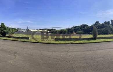 Imagem: O terreno possui 1.000m² de Área e está localizado em Villa