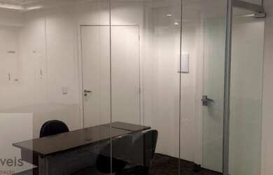 Imagem: O depósito possui 3 Vagas na garagem e 123m² de Área e está