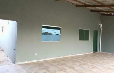 Imagem: A casa possui 4 Dormitórios, 4 Banheiros e 2 Vagas na garagem