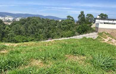 Imagem: O terreno à venda possui e está localizado em Loteamento