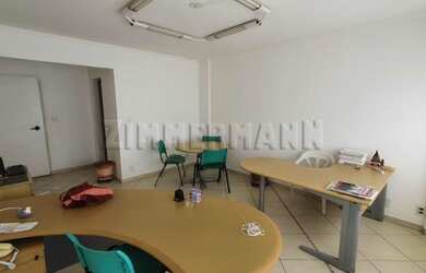 Imagem: O depósito possui 25m² de Área e está localizado em Água