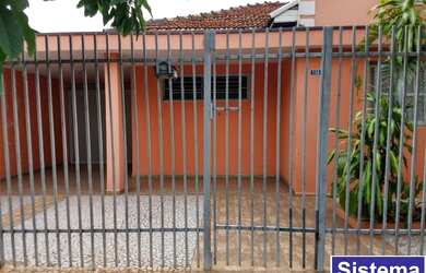 Imagem: A casa possui 3 Dormitórios, 2 Banheiros, 2 Vagas na garagem