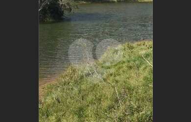 Imagem 7: Maravilhoso terreno as margens de um lago a venda na cidade de Jarinu...