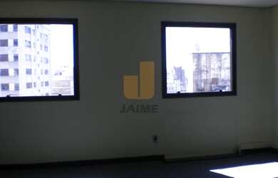 Imagem: O depósito possui 1 Vaga na garagem, 30m² de Área e está