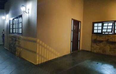 Imagem: A casa à venda possui 3 Dormitórios, 2 Banheiros, 4 Vagas