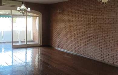 Imagem: A casa possui 3 Dormitórios, 5 Banheiros, 436m² de Área e