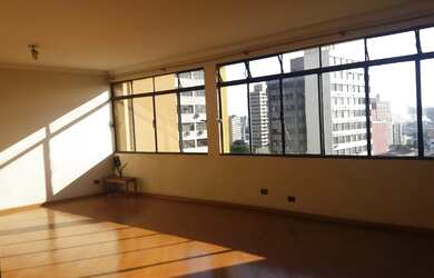 Imagem: O apartamento possui 4 Dormitórios, 2 Banheiros, 256m² de