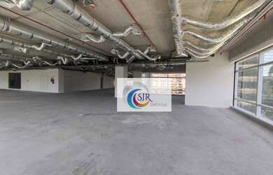 Imagem: O depósito possui 5 Vagas na garagem, 2.220m² de Área e