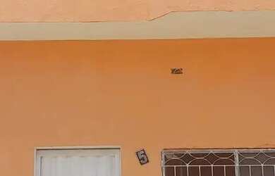 Imagem: A casa possui 3 Dormitórios, 2 Banheiros, 1 Vaga na garagem