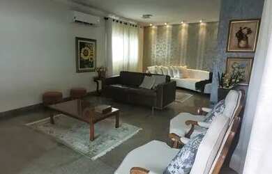 Imagem: A casa possui 4 Dormitórios, 4 Banheiros, 2 Vagas na garagem