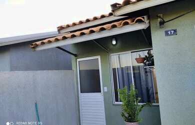 Imagem: A casa possui 2 Dormitórios, 2 Banheiros, 1 Vaga na garagem