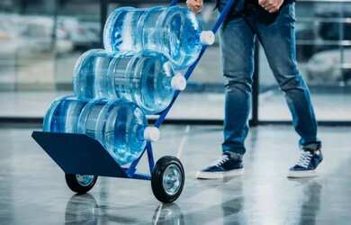 Imagem: O depósito possui 2 Vagas na garagem, 60m² de Área e está