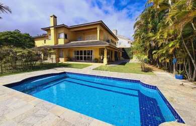 Imagem: A casa em condomínio possui 5 Dormitórios, 5 Banheiros, 5