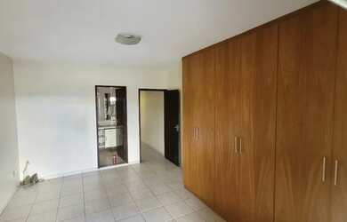 Imagem: A casa possui 3 Dormitórios, 4 Banheiros, 2 Vagas na garagem