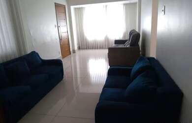 Imagem: A casa possui 3 Dormitórios, 3 Banheiros, 4 Vagas na garagem