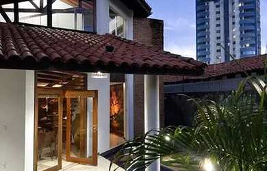 Imagem: A casa possui 3 Dormitórios, 4 Banheiros, 4 Vagas na garagem