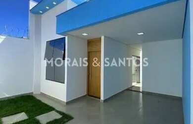 Imagem: A casa possui 3 Dormitórios, 1 Banheiro, 1 Vaga na garagem