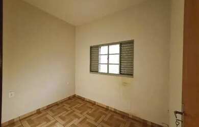 Imagem: A casa possui 2 Dormitórios, 1 Banheiro, 70m² de Área e