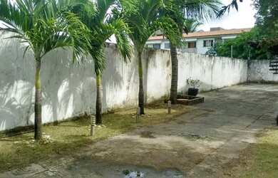 Imagem: A casa possui 3 Dormitórios, 3 Banheiros, 5 Vagas na garagem