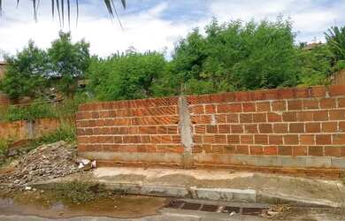 Imagem: O terreno possui 180m² de Área e está localizado em Itacaranha