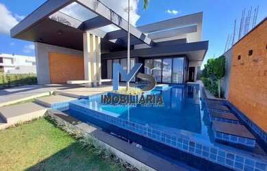 Imagem: A casa possui 4 Dormitórios, 1 Banheiro, 2 Vagas na garagem