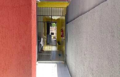 Imagem: A casa possui 5 Dormitórios, 4 Banheiros, 246m² de Área e