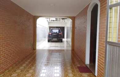 Imagem: A casa possui 3 Dormitórios e 4 Vagas na garagem e está localizado