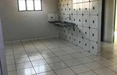 Imagem: A casa possui 2 Dormitórios, 1 Banheiro, 1 Vaga na garagem