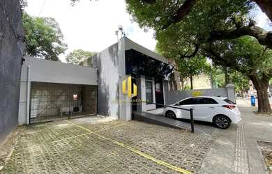 Imagem: A casa possui 5 Dormitórios, 4 Banheiros, 5 Vagas na garagem